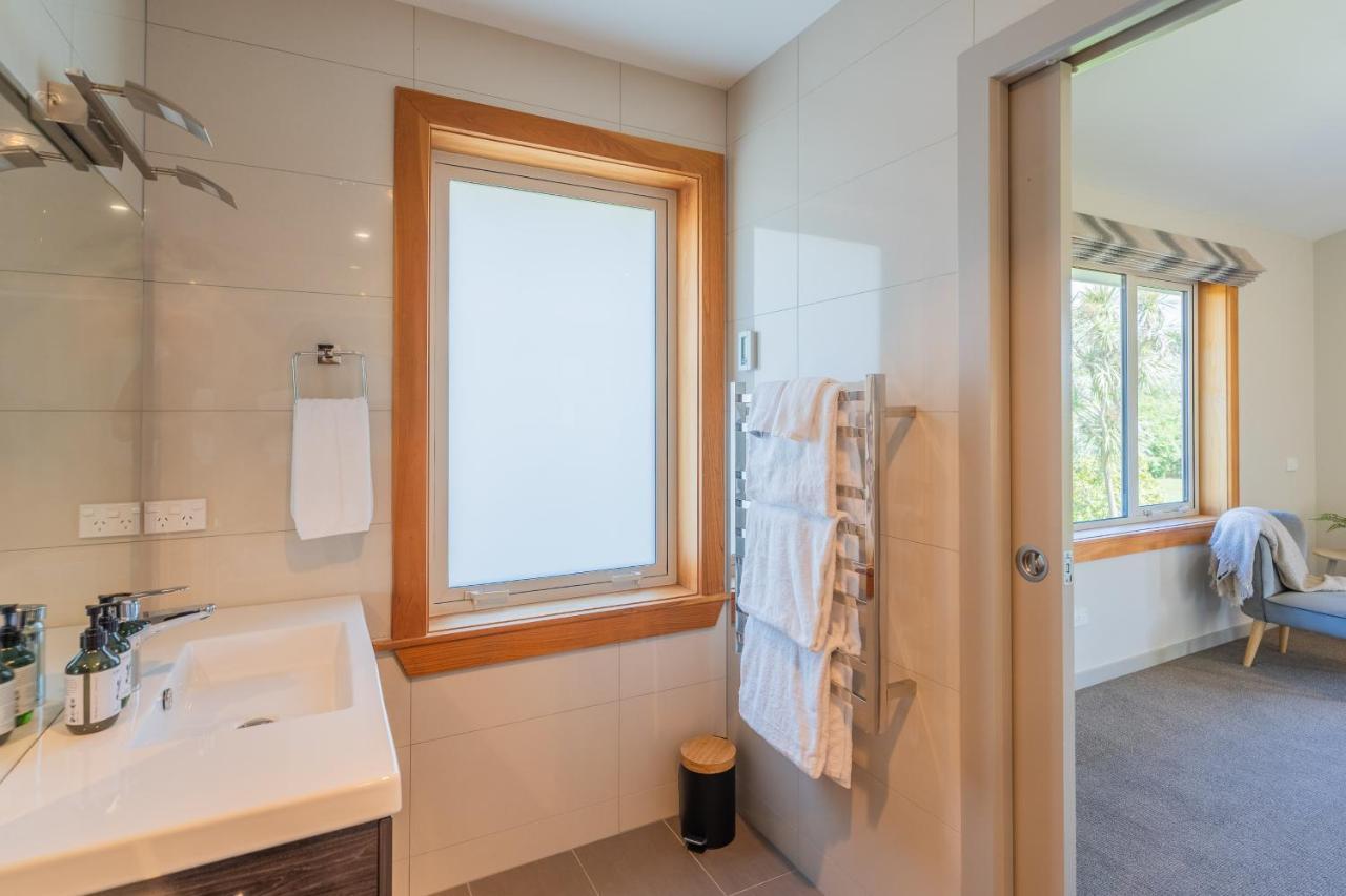 Anam Cara Gardens Luxury Villa Private Bedrooms And Ensuite Bathrooms Sleeps 9 Otaki 외부 사진