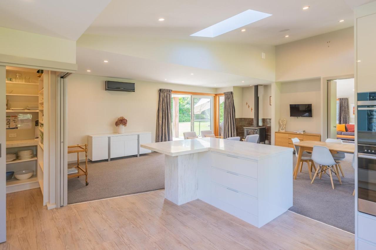 Anam Cara Gardens Luxury Villa Private Bedrooms And Ensuite Bathrooms Sleeps 9 Otaki 외부 사진
