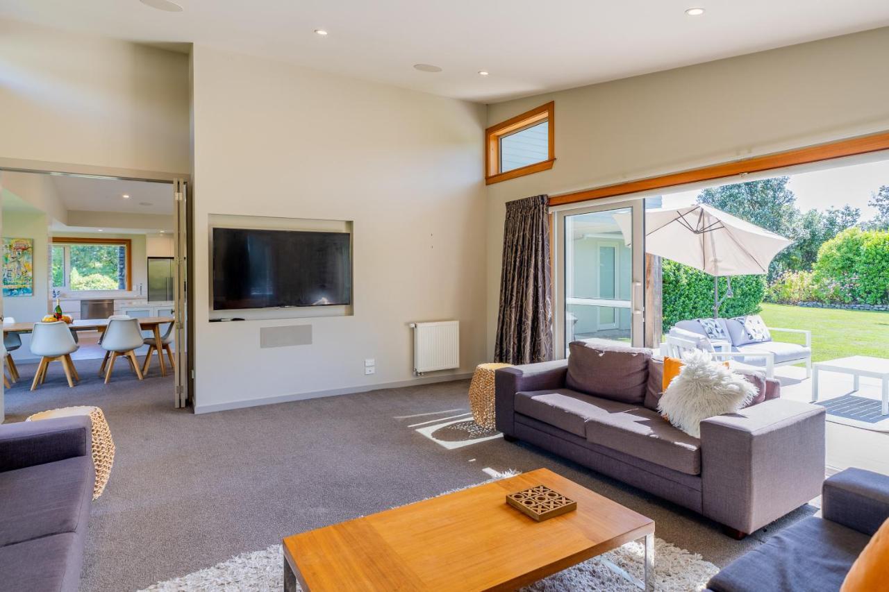 Anam Cara Gardens Luxury Villa Private Bedrooms And Ensuite Bathrooms Sleeps 9 Otaki 외부 사진