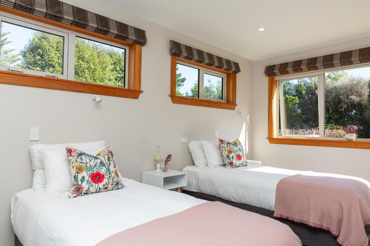Anam Cara Gardens Luxury Villa Private Bedrooms And Ensuite Bathrooms Sleeps 9 Otaki 외부 사진
